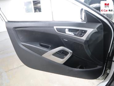 2012 - hyundai veloster