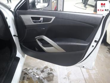 2012 - hyundai veloster