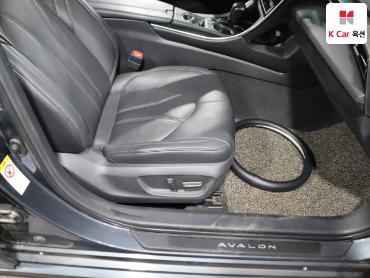 2019 - toyota avalon
