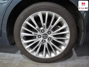 2019 - toyota avalon