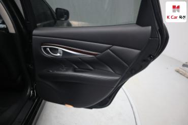 2011 - infiniti m37