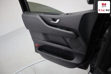 2022 - hyundai staria