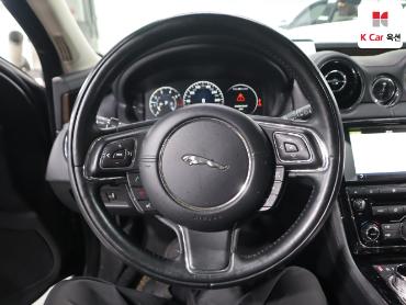 2016 - jaguar xj