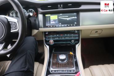 2017 - jaguar xf