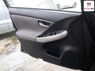 2012 - toyota prius