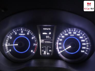 2011 - hyundai grandeur