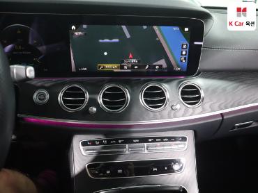 Mercedes-Benz E220D 2023 — صورة 12