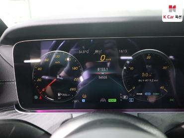 Mercedes-Benz E220D 2023 — صورة 11