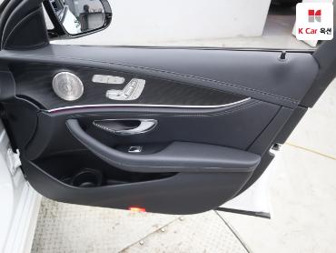 Mercedes-Benz E220D 2023 — صورة 30