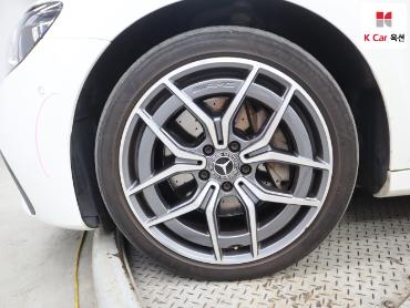 Mercedes-Benz E220D 2023 — صورة 45