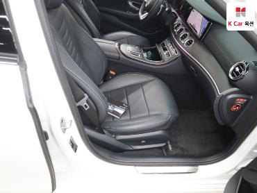 Mercedes-Benz E220D 2023 — صورة 31