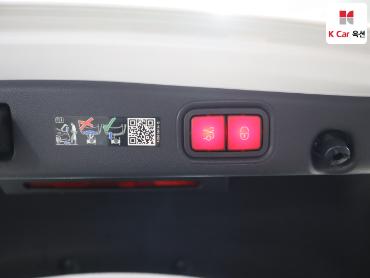 Mercedes-Benz E220D 2023 — صورة 26