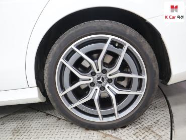 Mercedes-Benz E220D 2023 — صورة 44