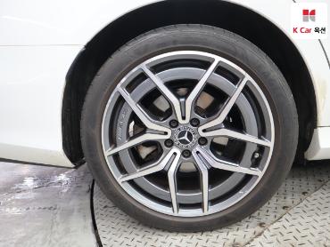Mercedes-Benz E220D 2023 — صورة 43