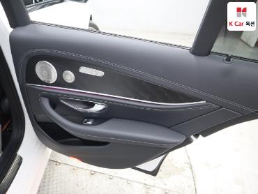 Mercedes-Benz E220D 2023 — صورة 28