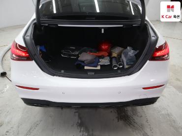 Mercedes-Benz E220D 2023 — صورة 25