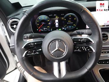 Mercedes-Benz E220D 2023 — صورة 16