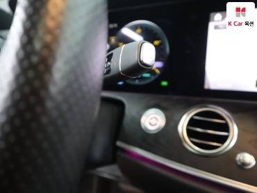 Mercedes-Benz E220D 2023 — صورة 17