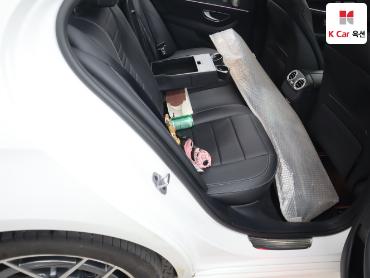 Mercedes-Benz E220D 2023 — صورة 29