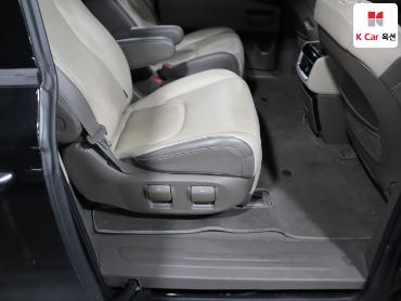2023 - kia carnival