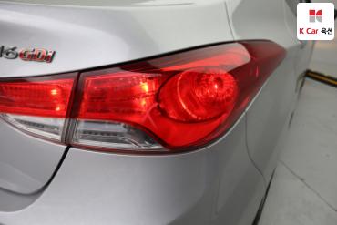 2012 - hyundai avante