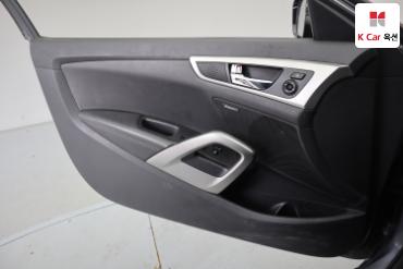 2012 - hyundai veloster