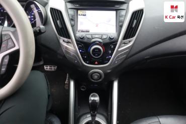 2012 - hyundai veloster