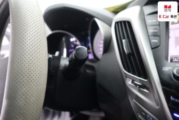 2012 - hyundai veloster