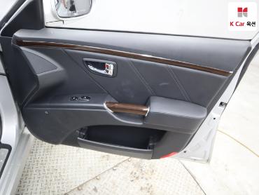 2011 - hyundai grandeur