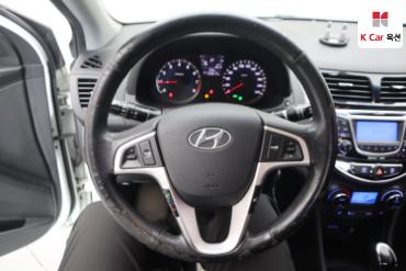 2012 - hyundai accent
