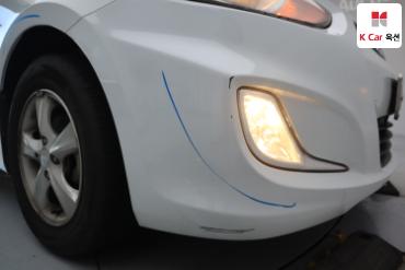 2012 - hyundai accent