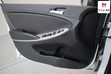 2012 - hyundai accent