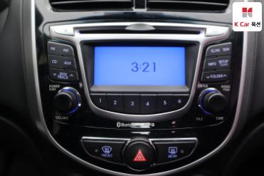 2012 - hyundai accent
