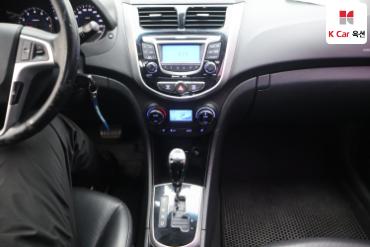 2012 - hyundai accent