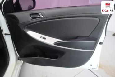 2012 - hyundai accent