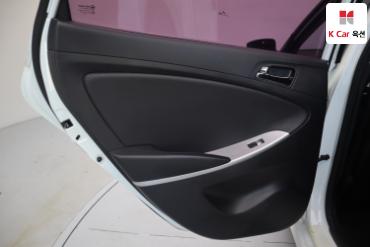 2012 - hyundai accent