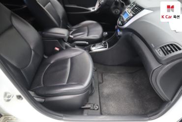 2012 - hyundai accent