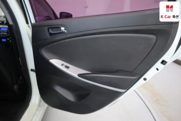 2012 - hyundai accent