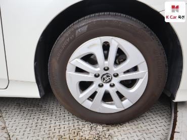 2017 - toyota prius