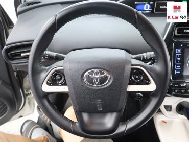2017 - toyota prius