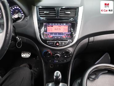 2015 - hyundai accent