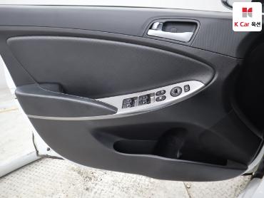 2015 - hyundai accent