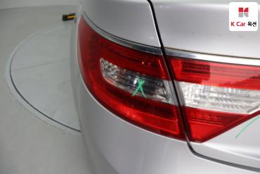 2011 - hyundai grandeur