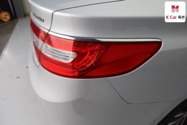 2011 - hyundai grandeur