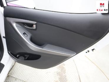 2012 - hyundai avante