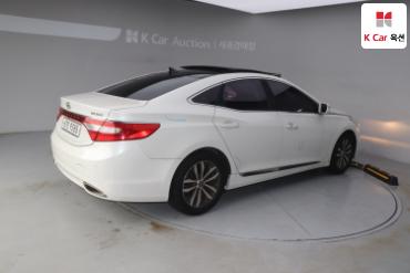 2011 - hyundai grandeur