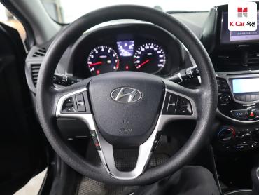 2011 - hyundai accent