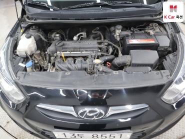 2011 - hyundai accent