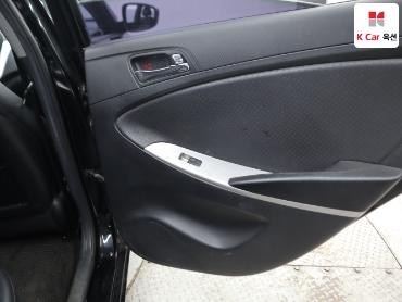 2011 - hyundai accent