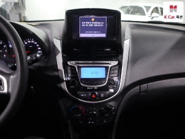 2011 - hyundai accent